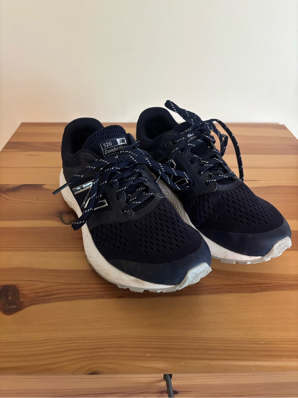 New Balance 520 walking/running shoes